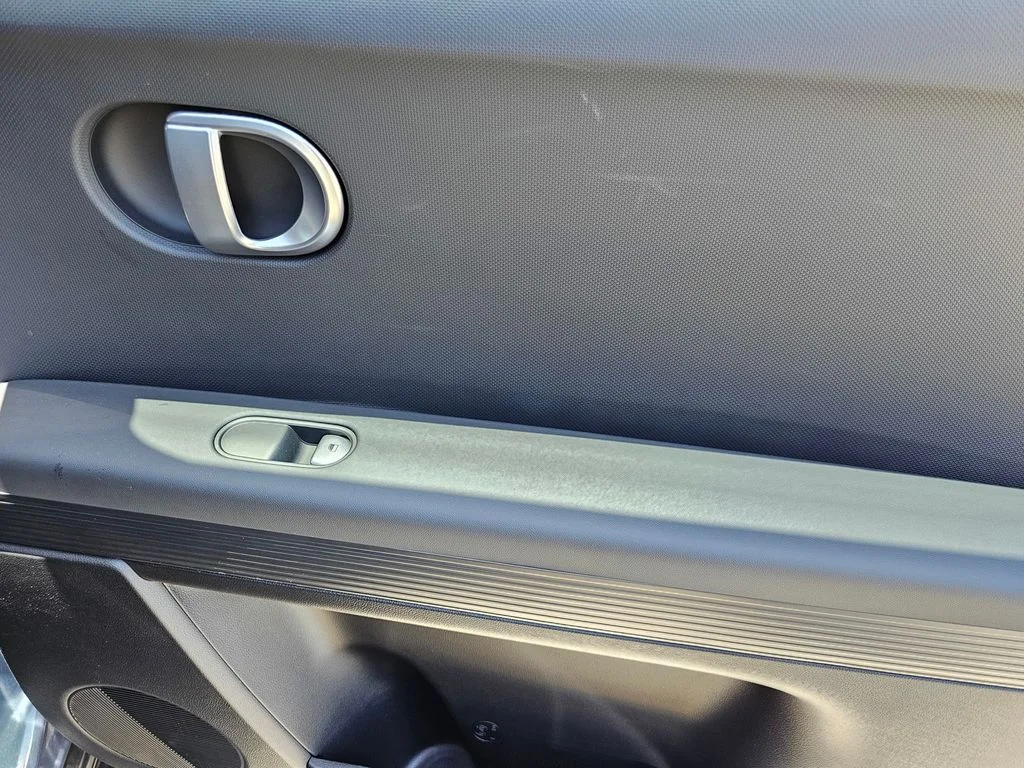 Used 2024 Green Hyundai SE image 13