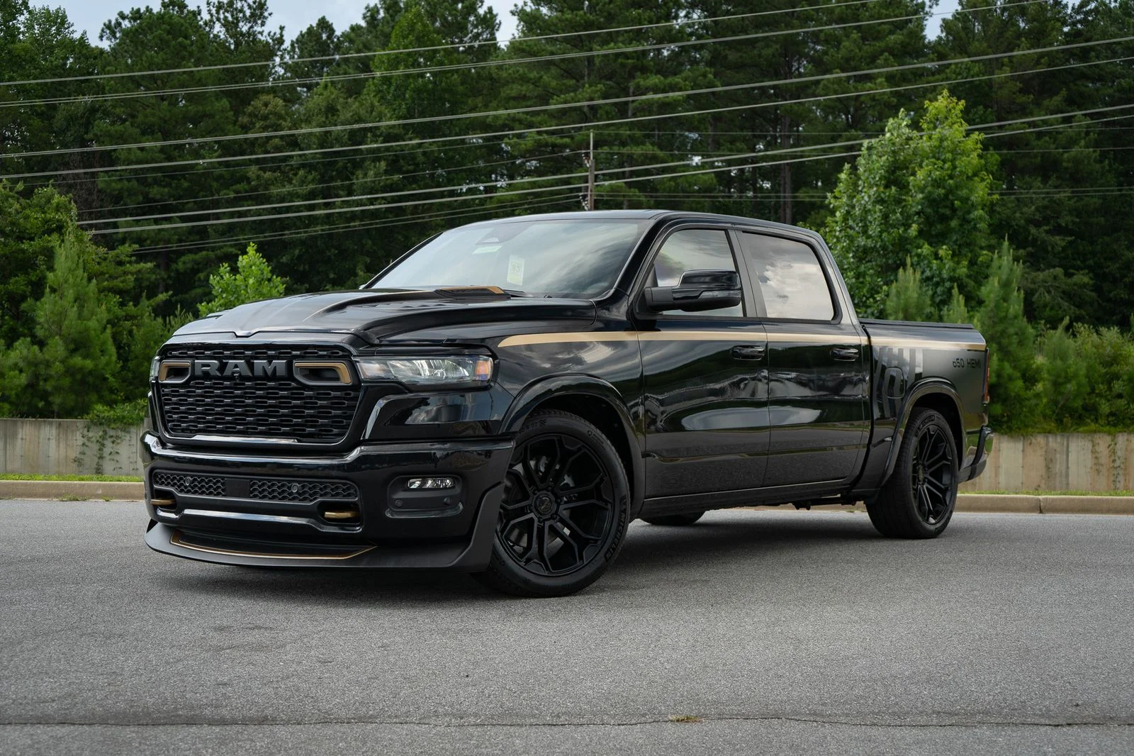 New 2026 Diamond Black Crystal Pearl-Coat Exterior Paint RAM Big Horn with DC 650 Supercharged Package image 2