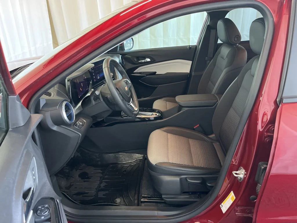 Used 2025 Red Chevrolet LT image 3