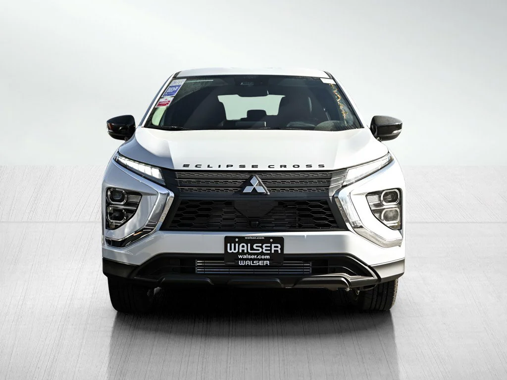 New 2026 White Diamond Mitsubishi LE image 2
