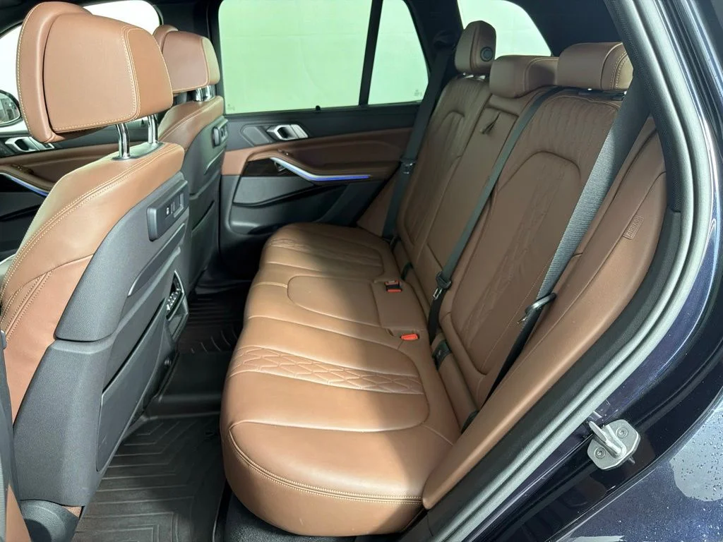 Used 2019 Black BMW xDrive50i image 16