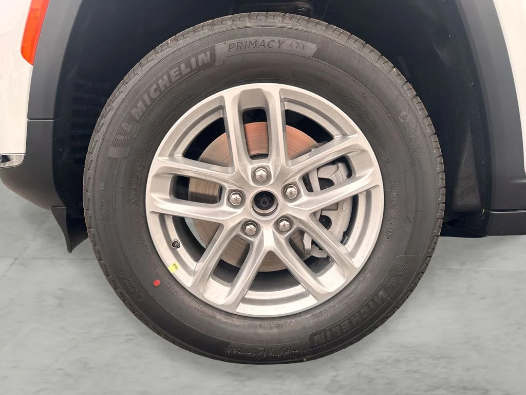New 2026 Bright White Clearcoat Jeep Laredo image 23
