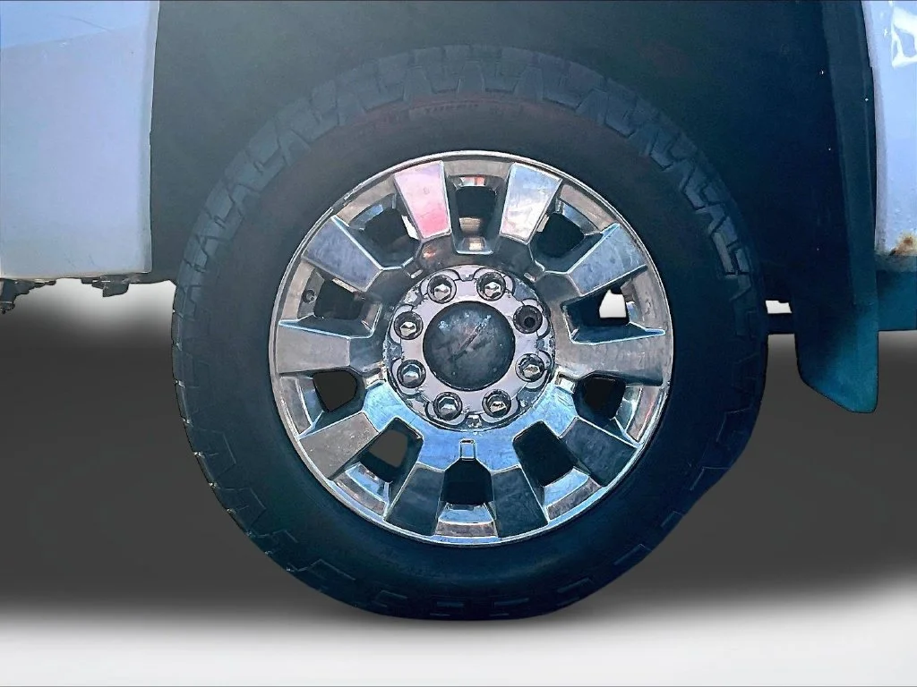 Used 2015 White GMC Denali image 9