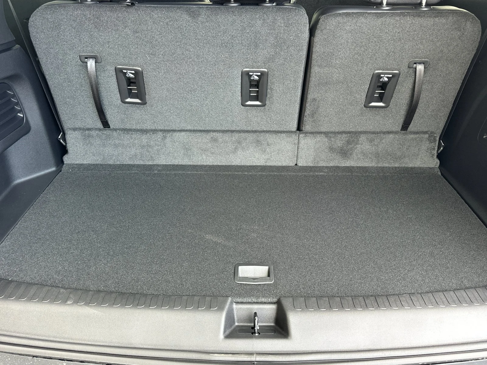 New 2027 Glacier White Tricoat GMC Elevation image 15