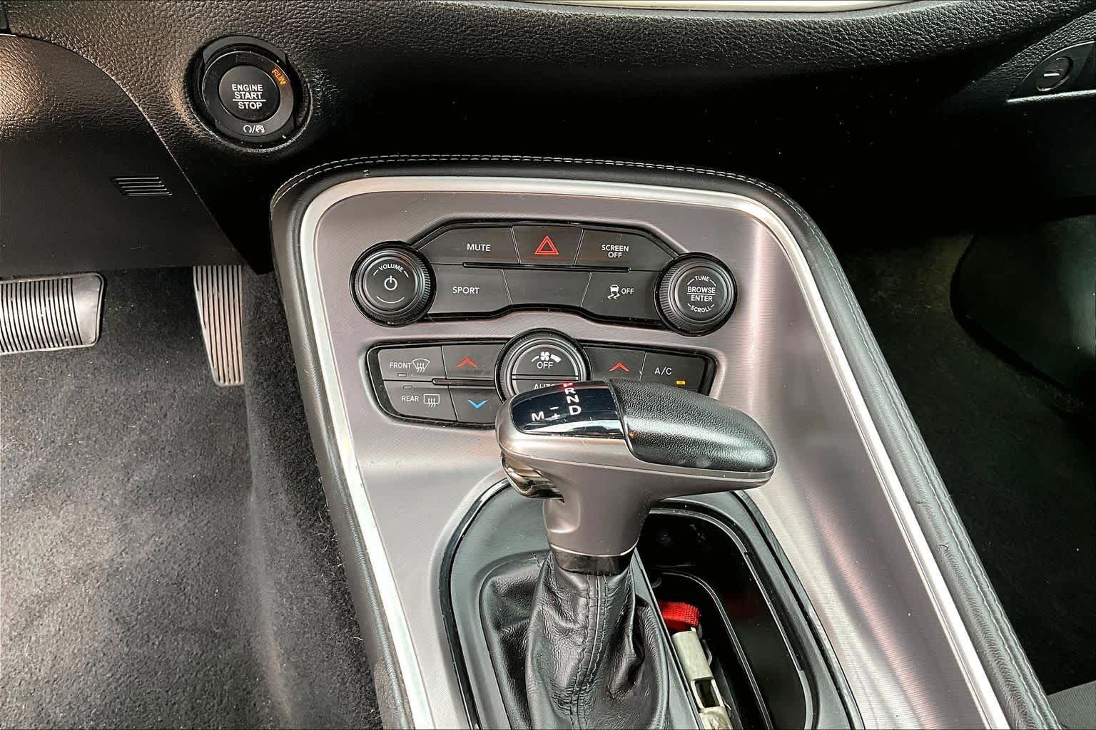 Used 2019 Granite Pearlcoat Dodge SXT image 15