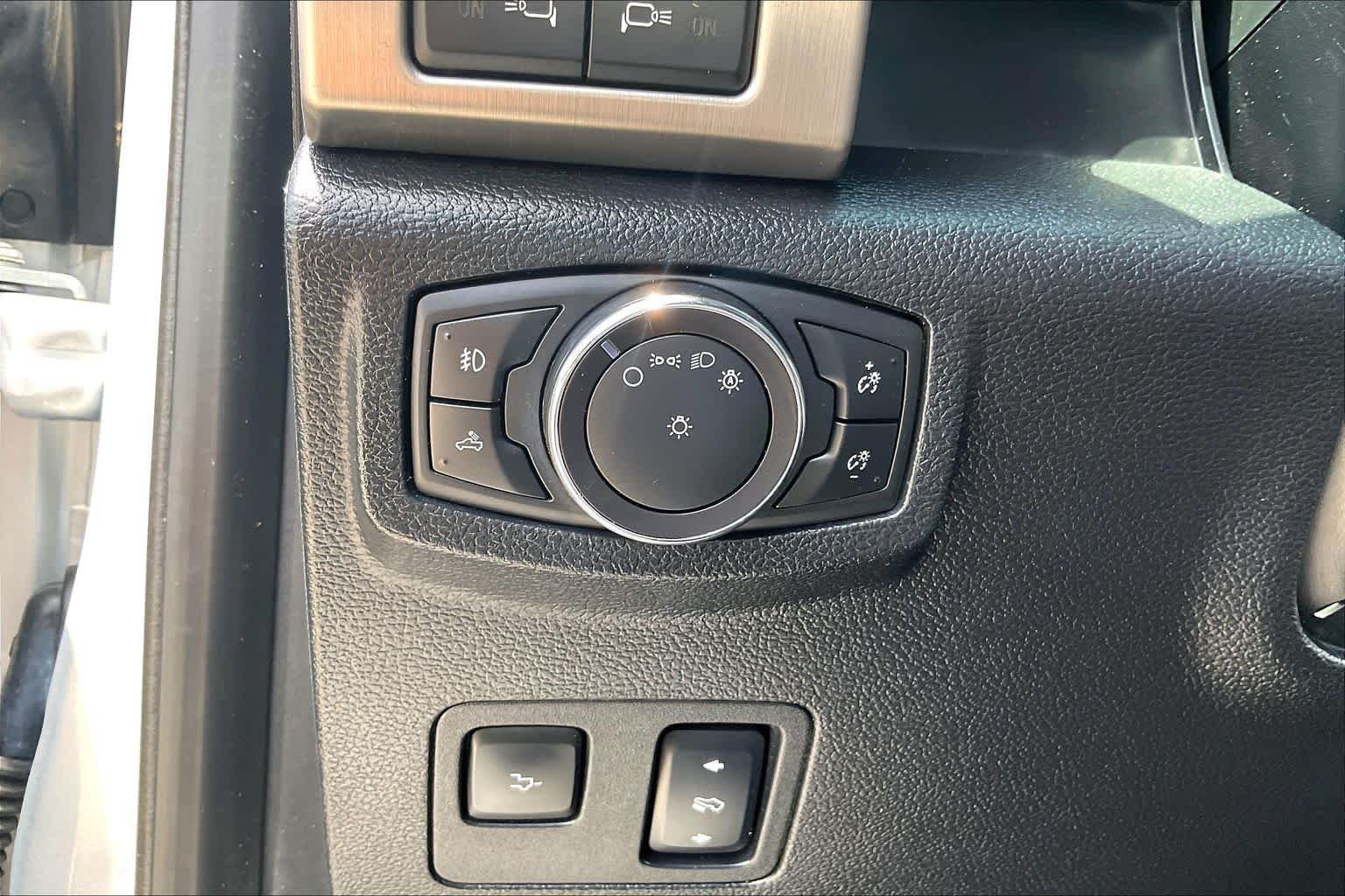 Used 2017 Ingot Silver Ford Platinum image 14
