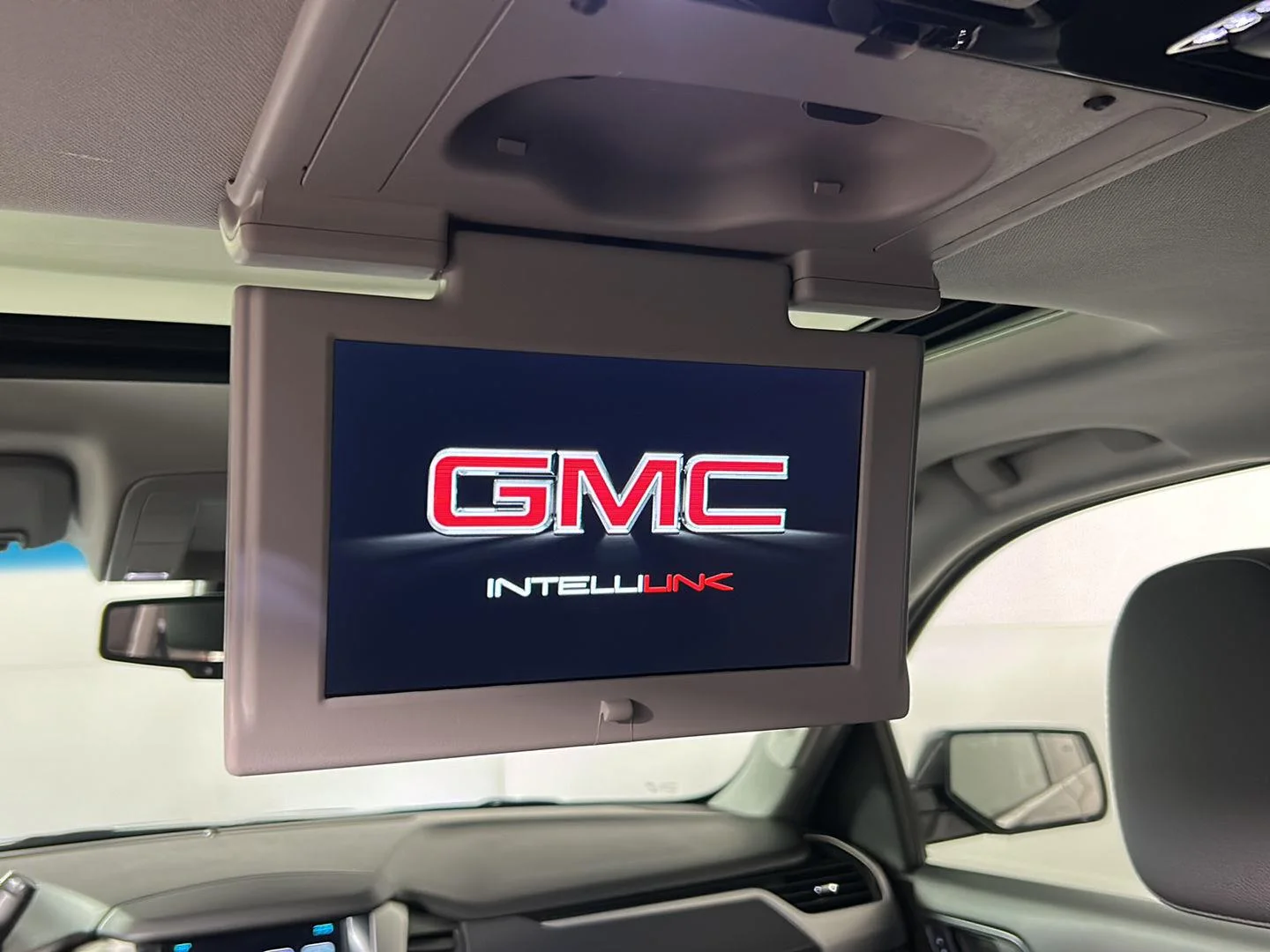 Used 2018 Iridium Metallic GMC SLT image 40