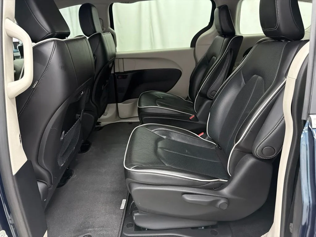 Used 2023 Blue Chrysler Limited image 23