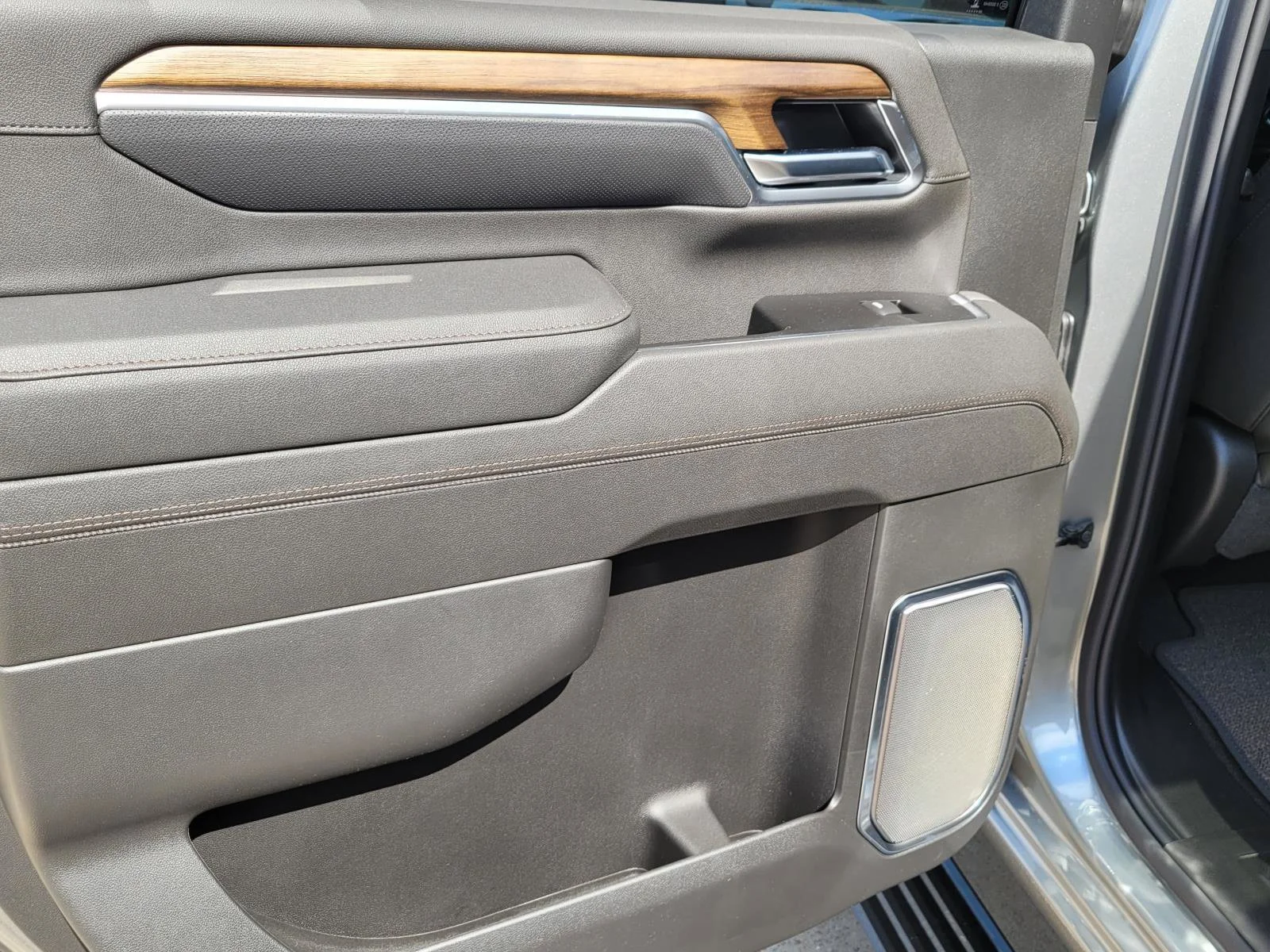 New 2026 Sterling Gray Metallic Chevrolet High Country image 8