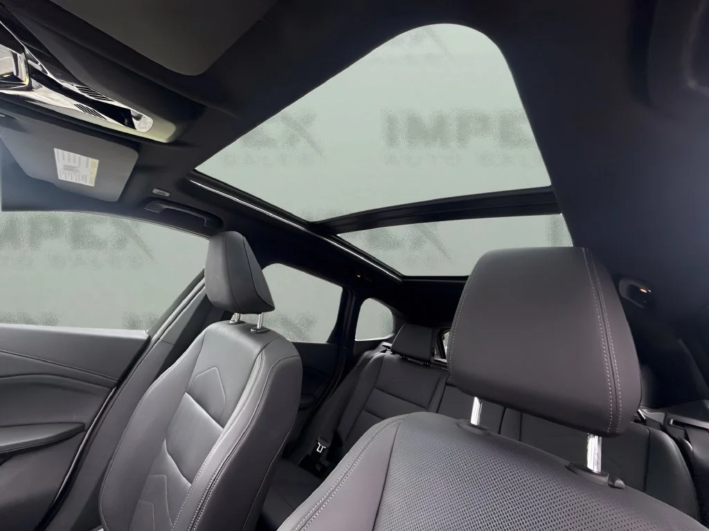 Used 2023 White BMW xDrive28i image 10