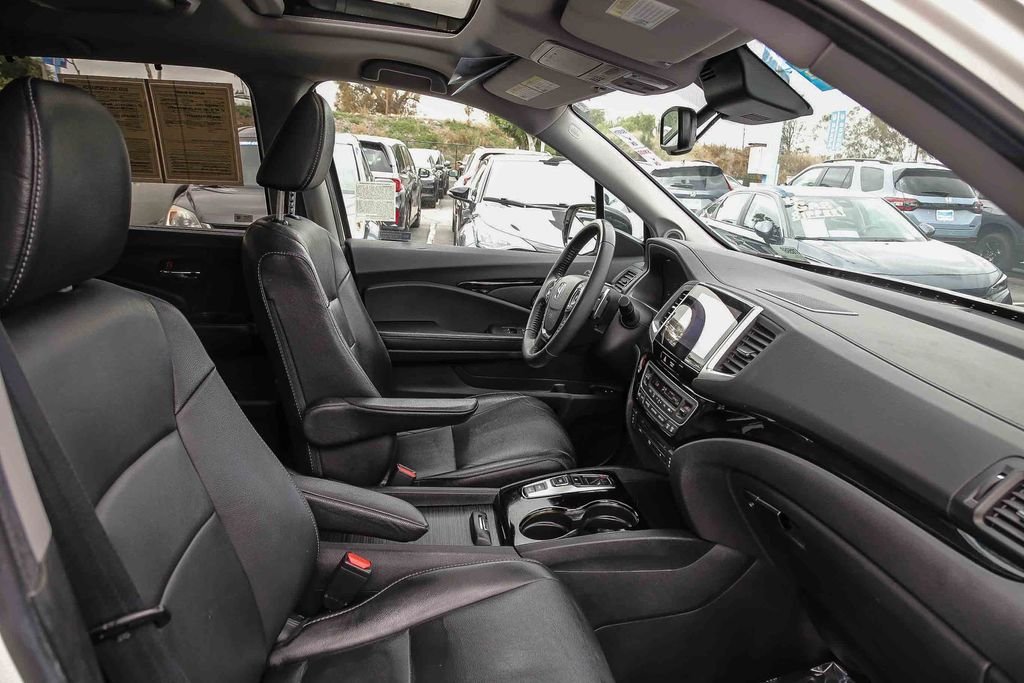 Used 2017 White Diamond Pearl Honda Touring image 17