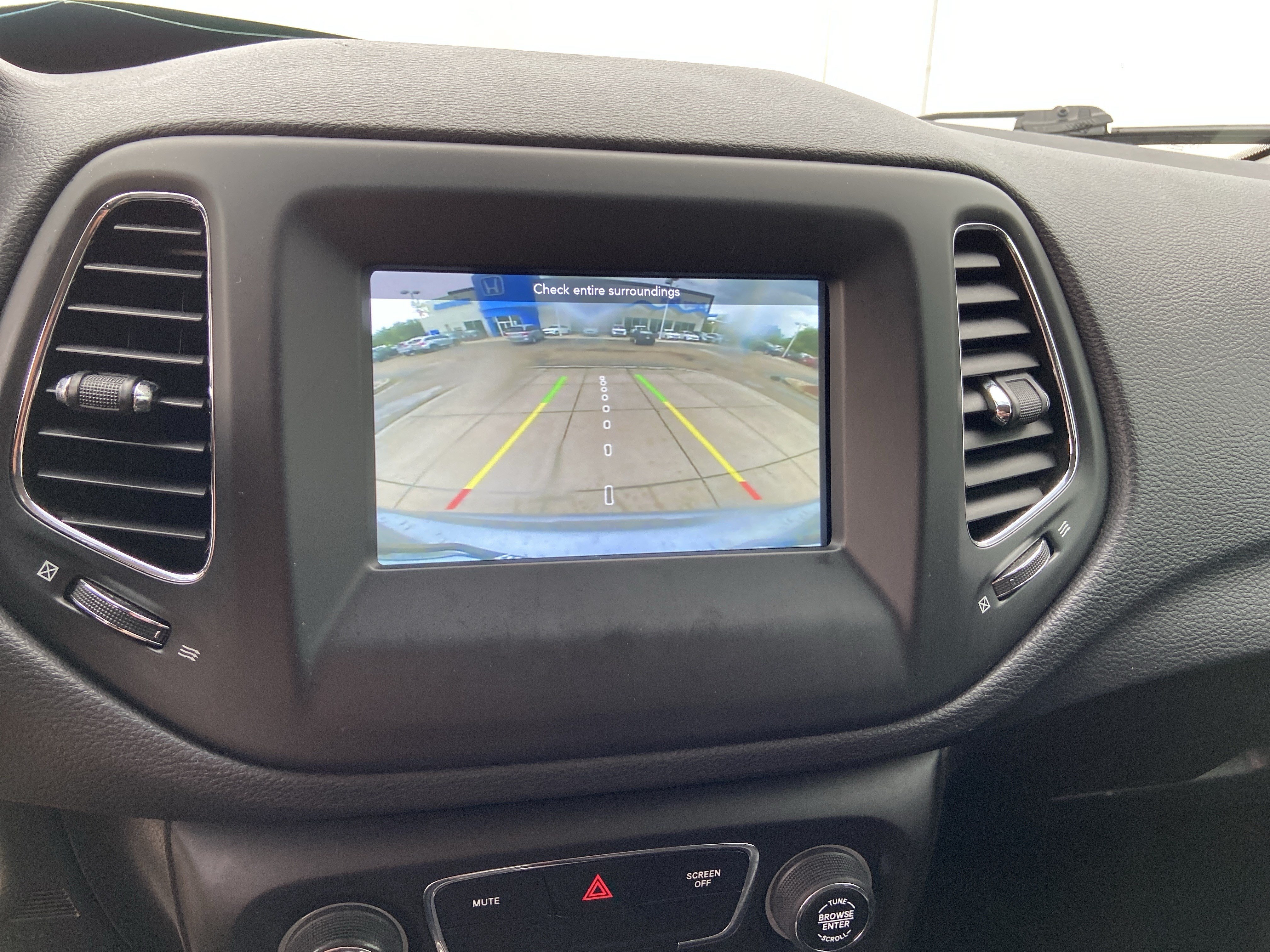 Used 2019 Billet Silver Metallic Clearcoat Jeep Latitude image 39