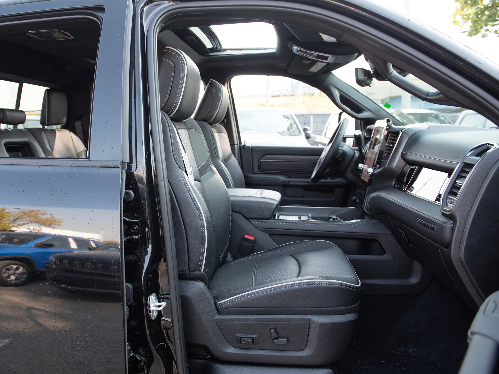 Used 2025 Black RAM Limited image 27