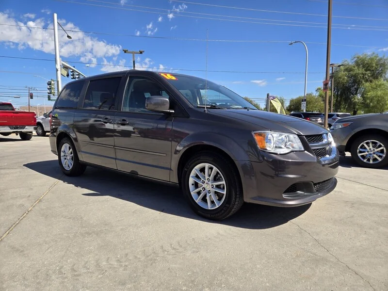 Used 2016 Granite Crystal Metallic Clearcoat Dodge SXT image 4