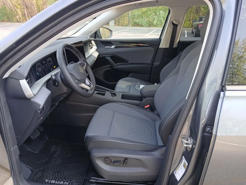 New 2026 Silver Volkswagen 2.0T SE image 9