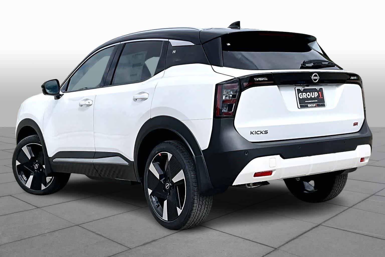New 2026 Aspen White TriCoat / Super Black Two-tone Nissan SR image 7