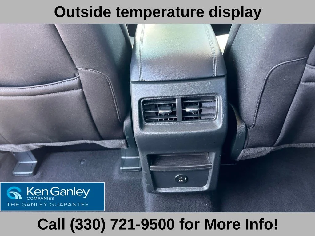 Used 2022 Black Ford SE image 44