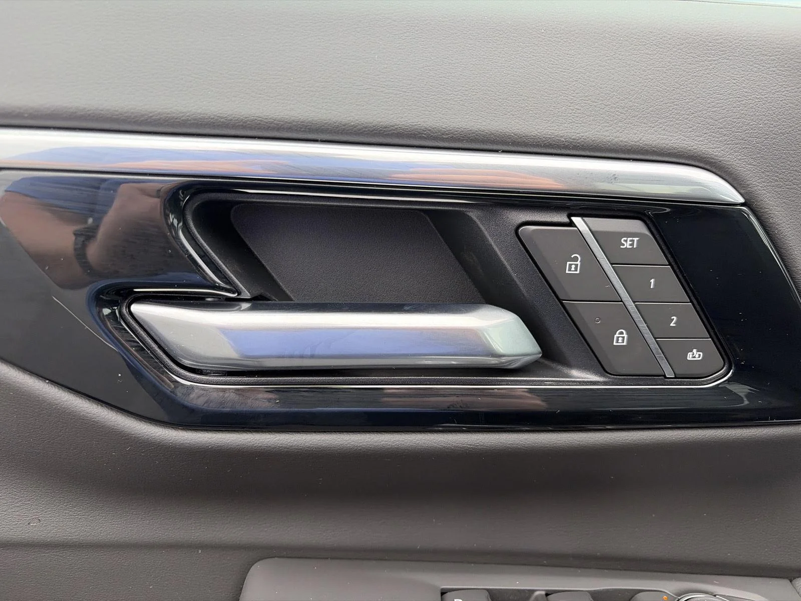 New 2026 Polar White Tricoat Chevrolet Premier image 21