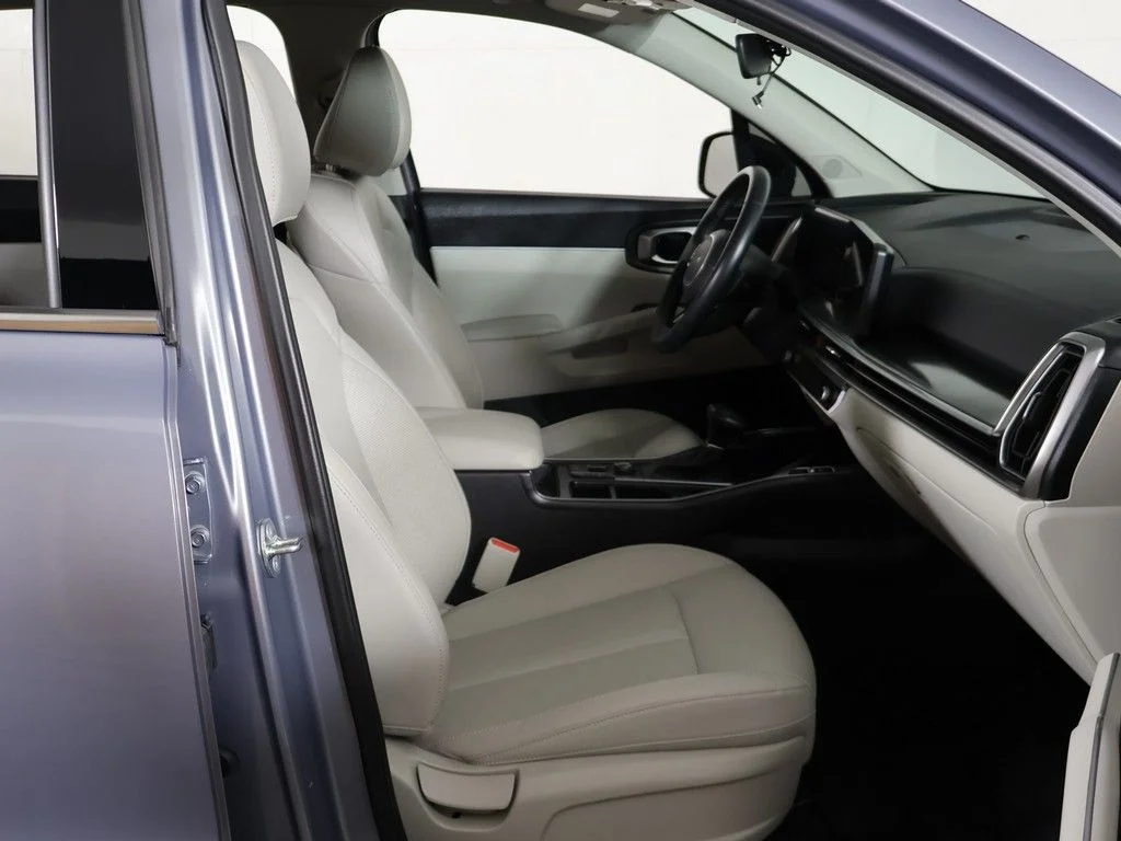 Used 2025 Silver Kia S image 29