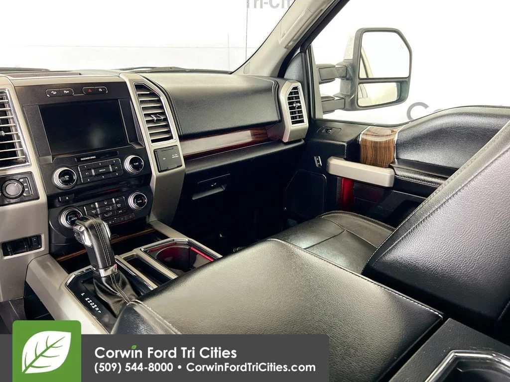Used 2015 White Platinum Clearcoat Metallic Ford Lariat image 25
