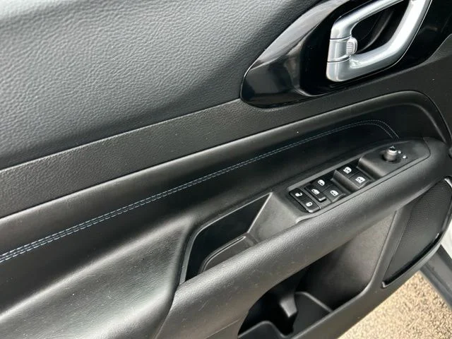 Used 2025 Silver Jeep Latitude image 28