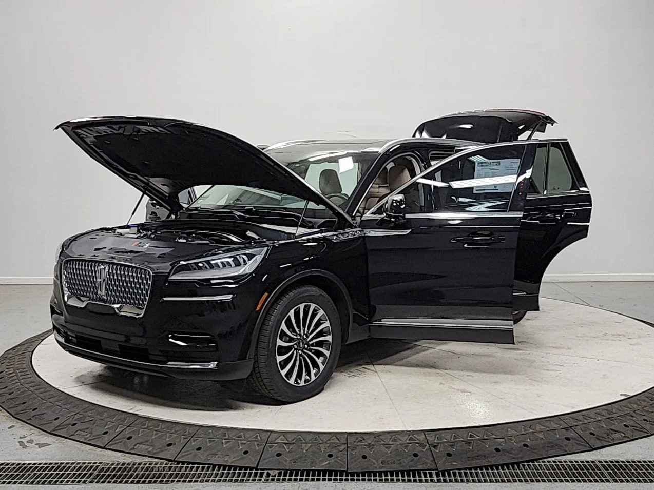 Used 2023 Black Metallic Lincoln Reserve image 11