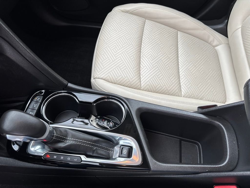 Used 2021 White Frost Buick Essence image 29