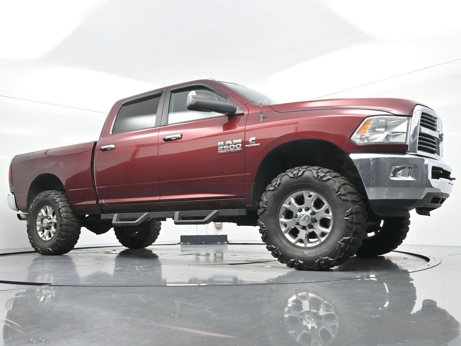 Used 2017 Delmonico Red Pearlcoat Ram Big Horn image 40