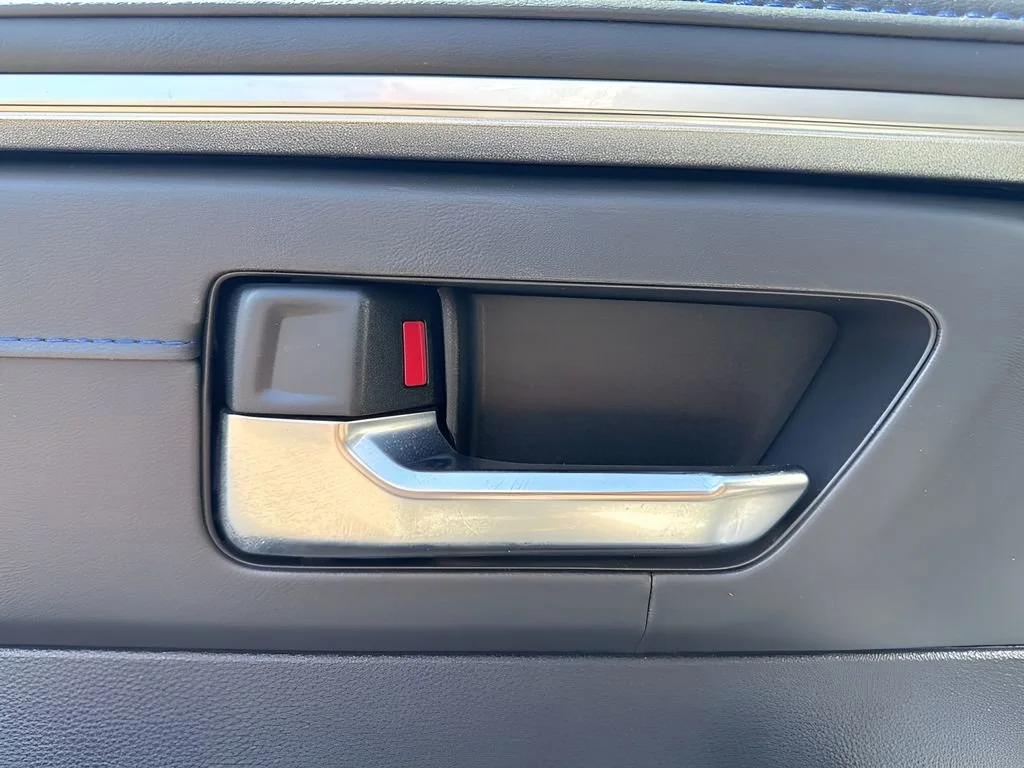 Used 2025 Wind Chill Pearl Toyota Platinum image 12