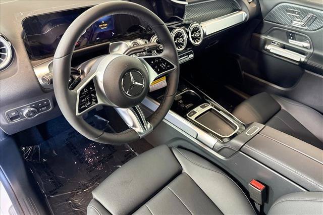 New 2026 Polar White Mercedes-Benz GLB 250 image 39