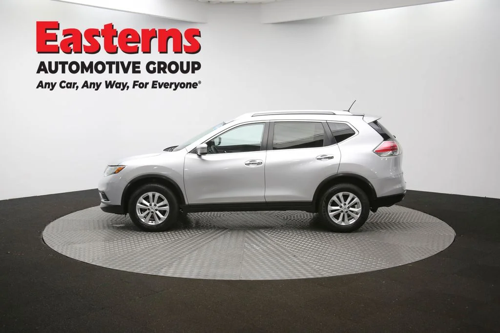 Used 2016 Silver Nissan SV image 57