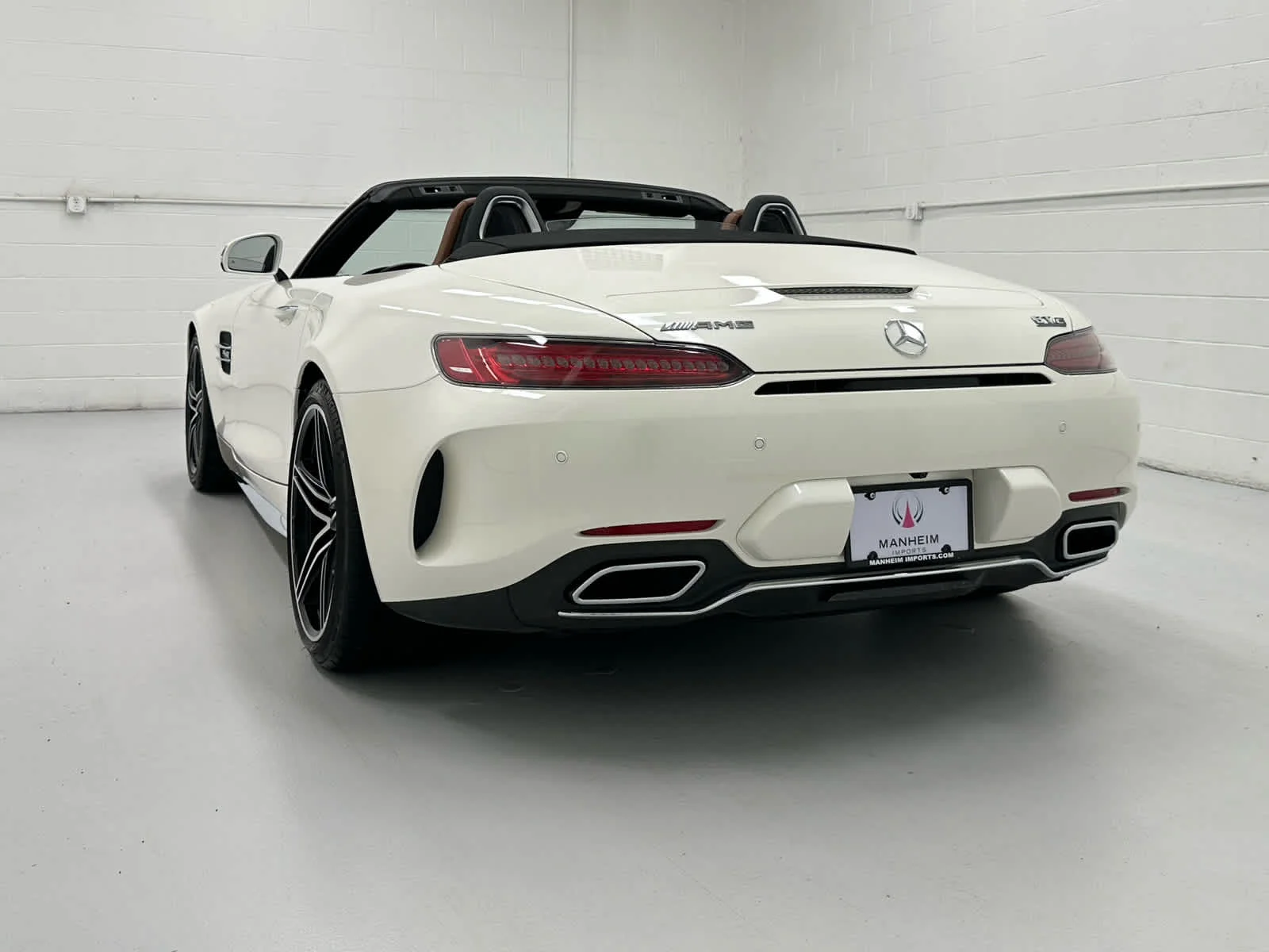 Used 2018 designo Diamond White Metallic Mercedes-Benz AMG® GT C image 8