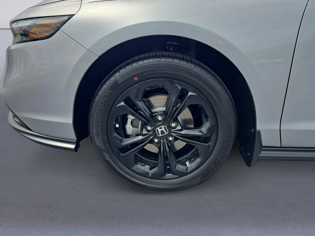 2025 Honda Accord SE - Photo 11