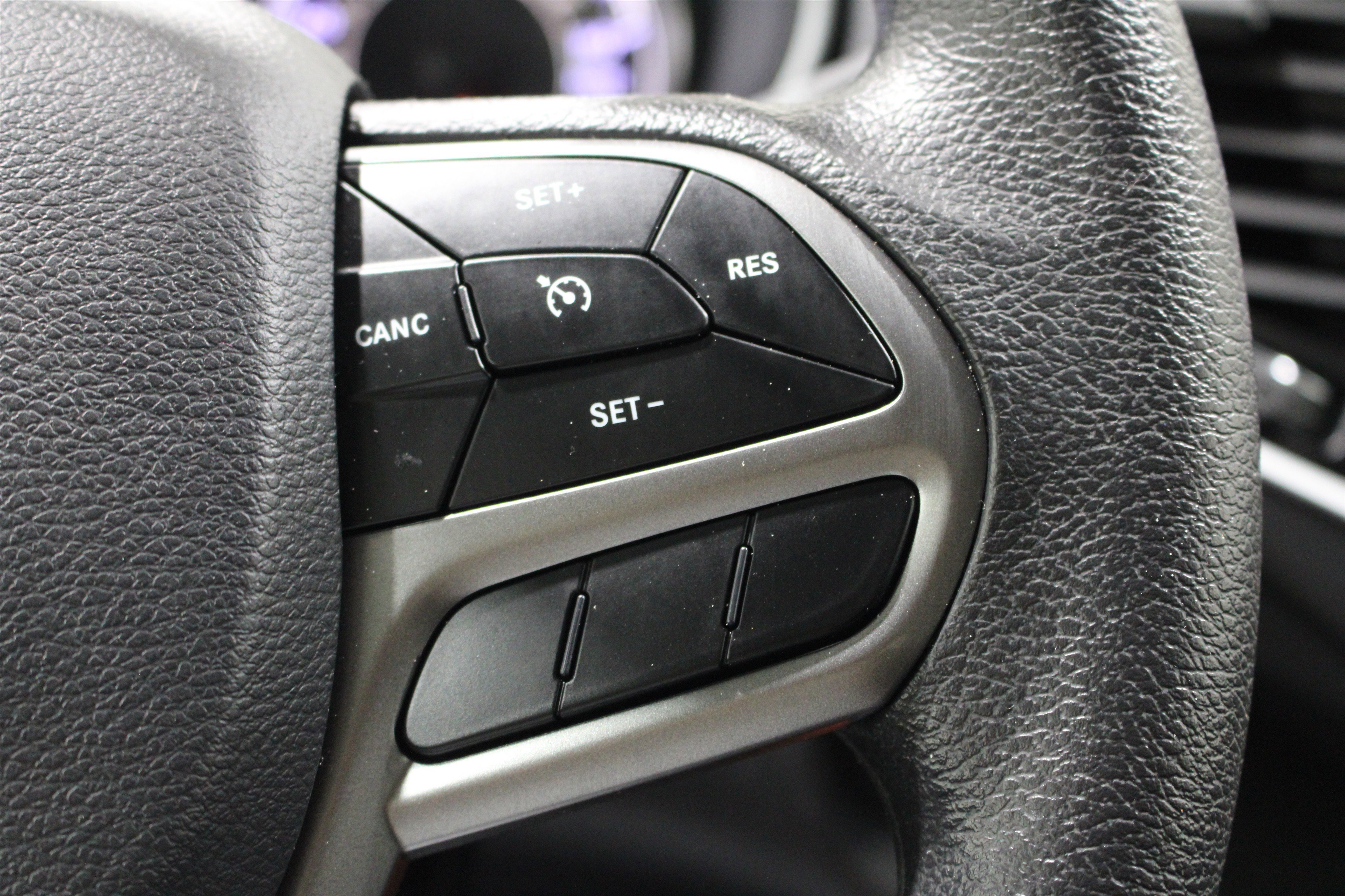 Used 2019 Velvet Red Pearlcoat Jeep Latitude image 11