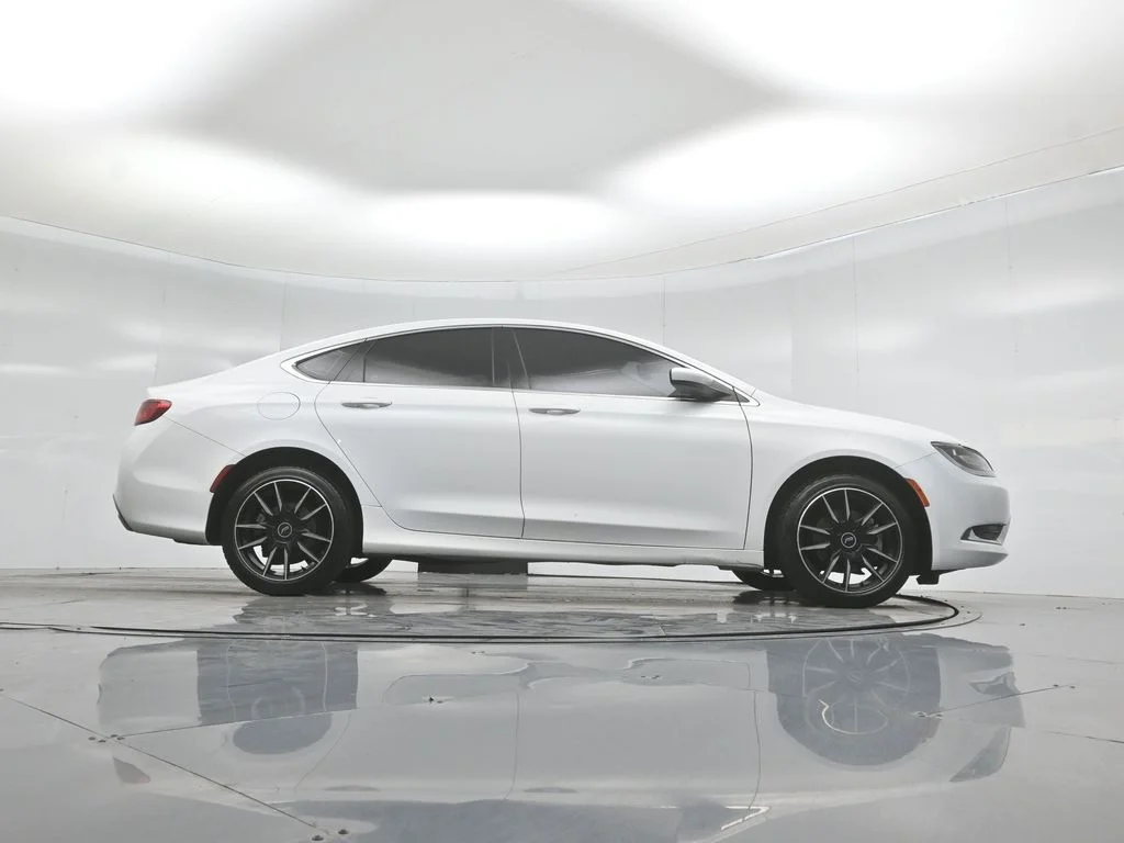 Used 2015 White Chrysler Limited image 43