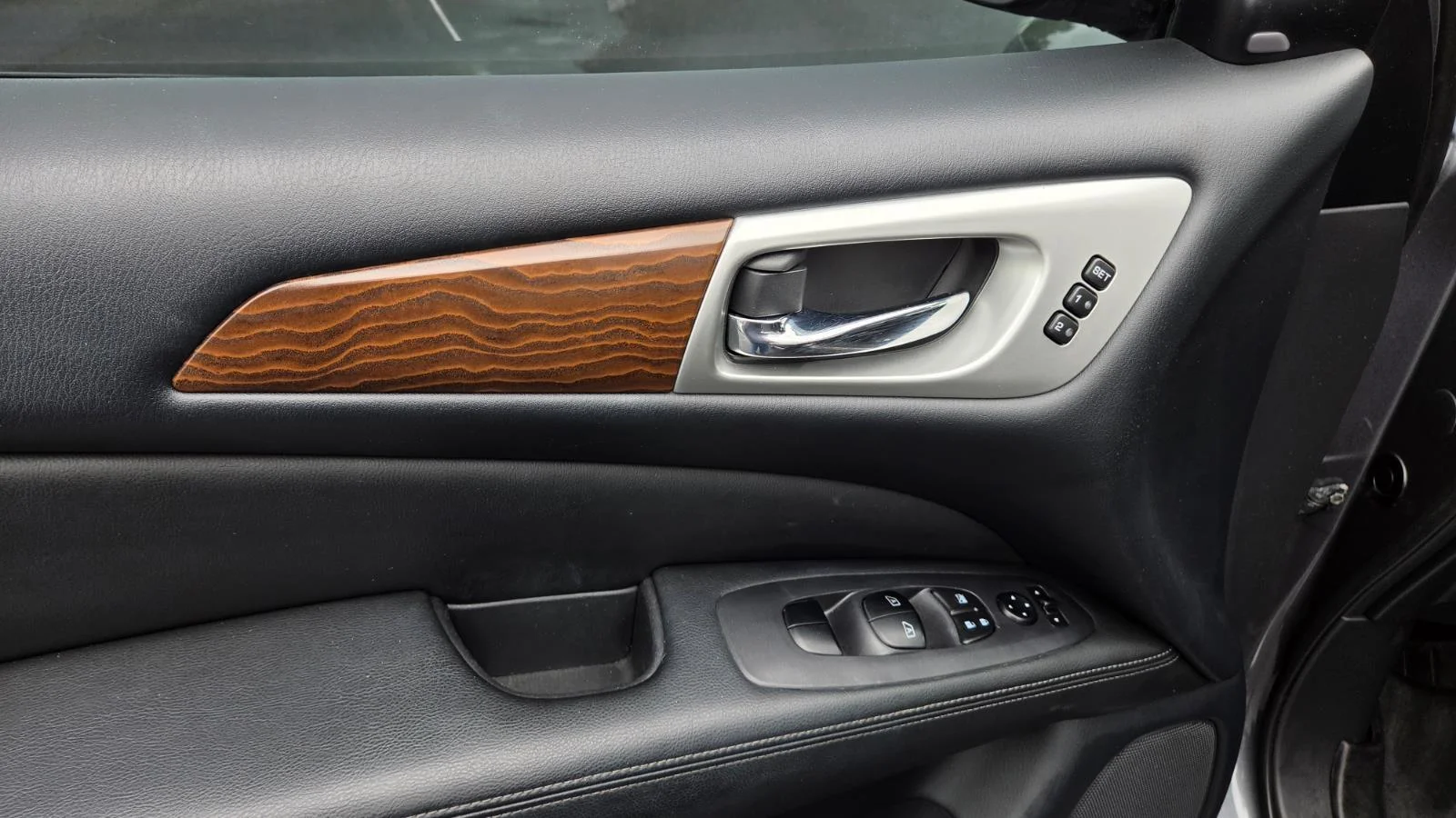 Used 2018 Gun Metallic Nissan Platinum image 20