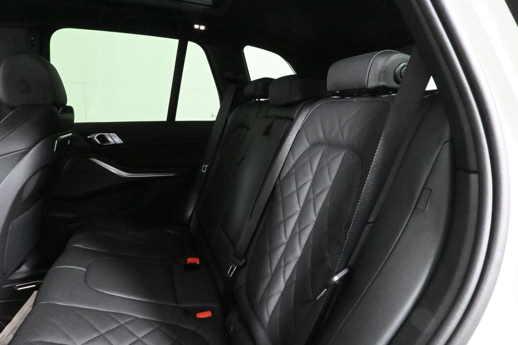 Used 2026 White BMW xDrive40i image 4