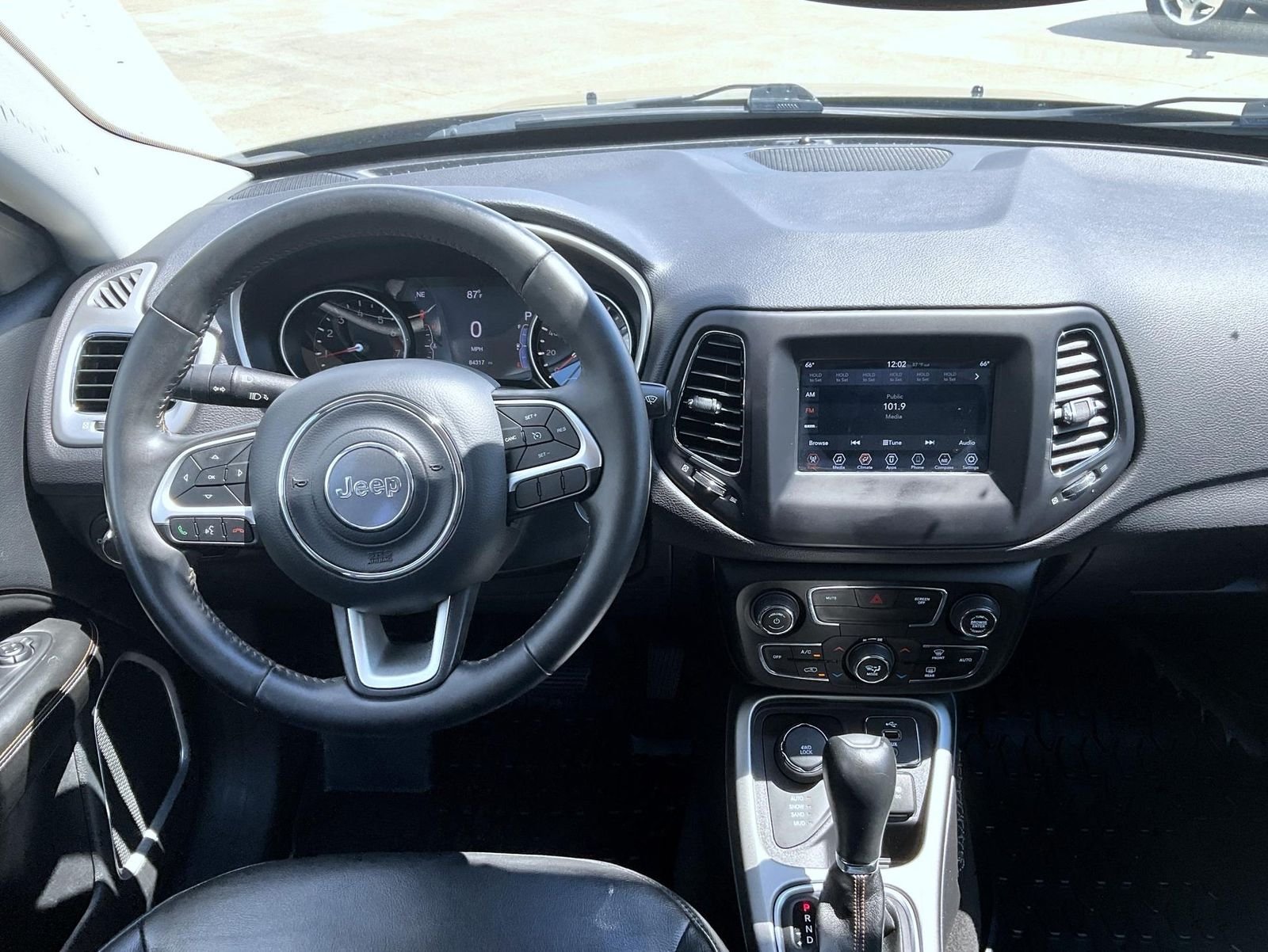 Used 2018 Green Jeep Latitude image 14