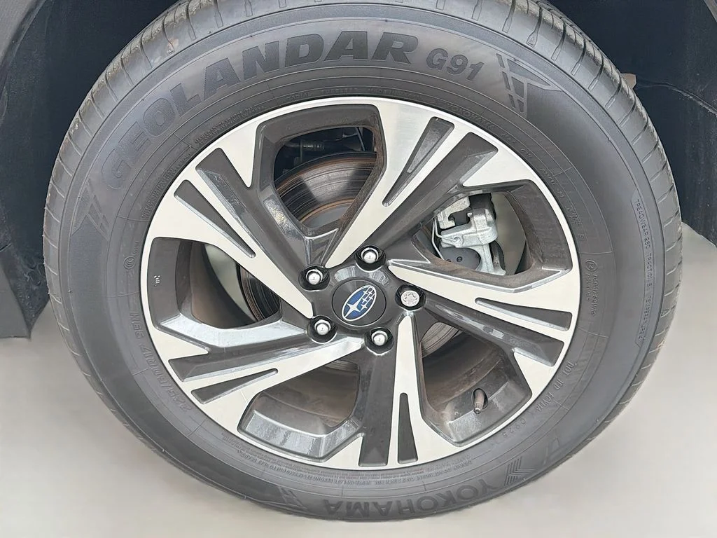 Used 2025 Crystal Black Silica Subaru Premium image 9