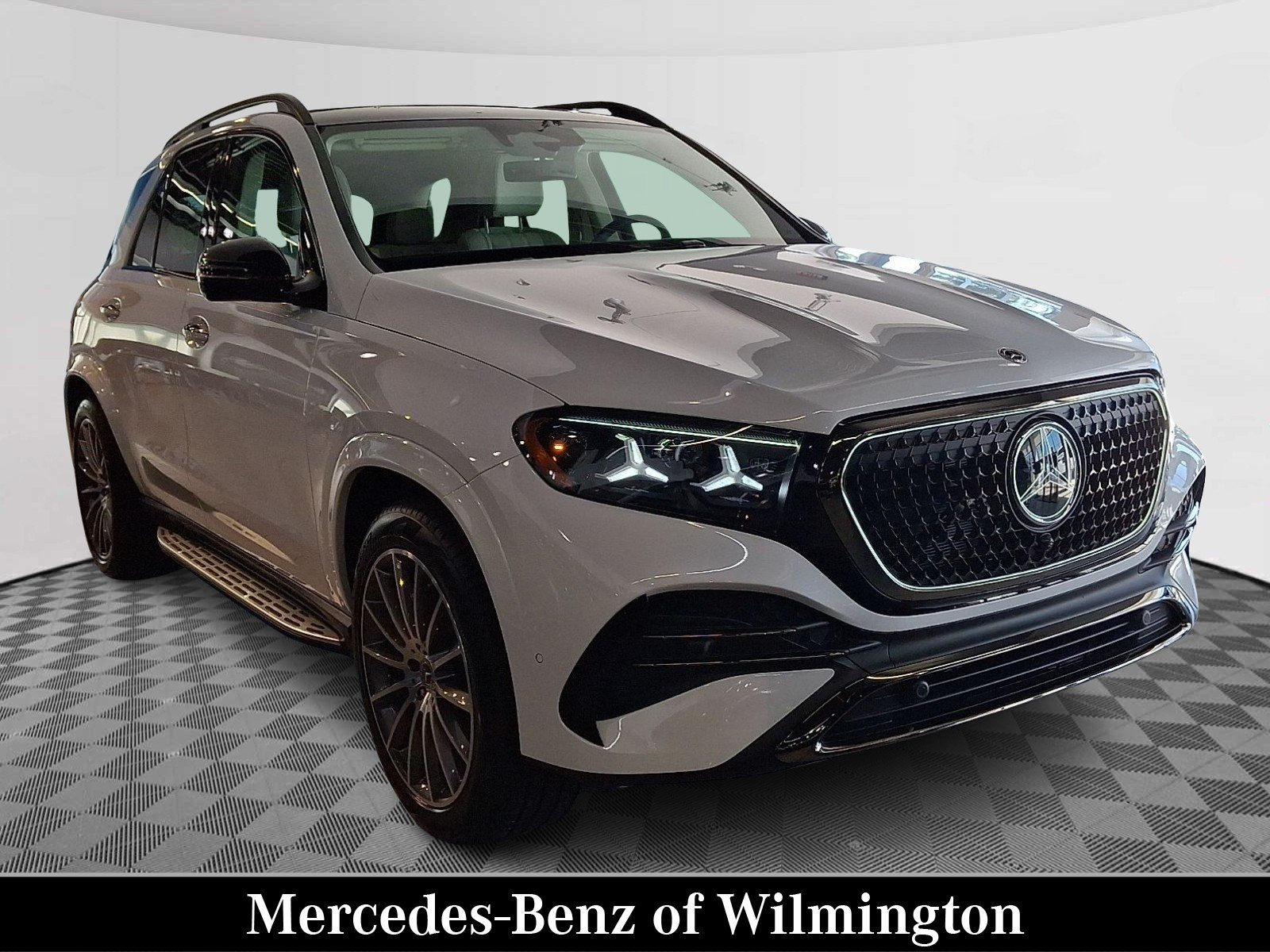 New 2027 MANUFAKTUR Moonlight White Metallic Mercedes-Benz GLE 450 image 1