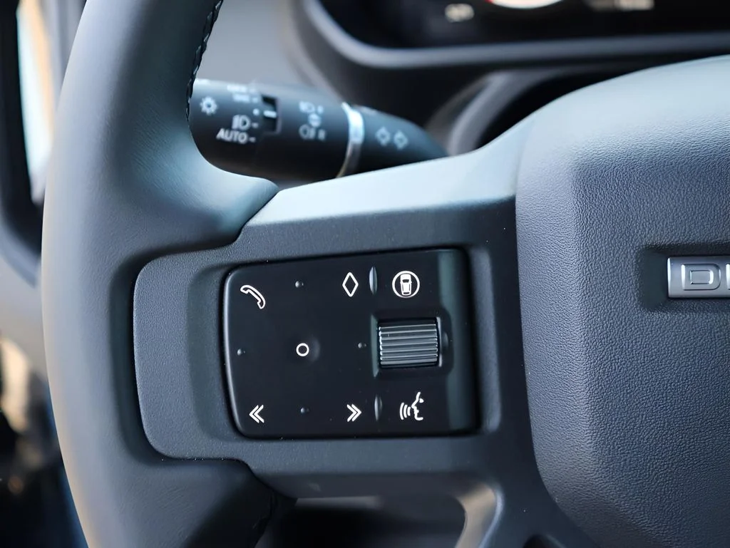 New 2026 Tasman Blue Land Rover X-Dynamic SE image 30