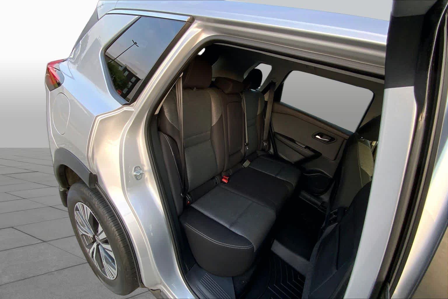 Used 2022 Brilliant Silver Metallic Nissan SV image 17