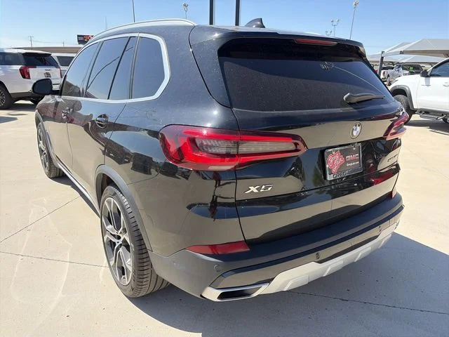 Used 2022 Black BMW sDrive40i image 5