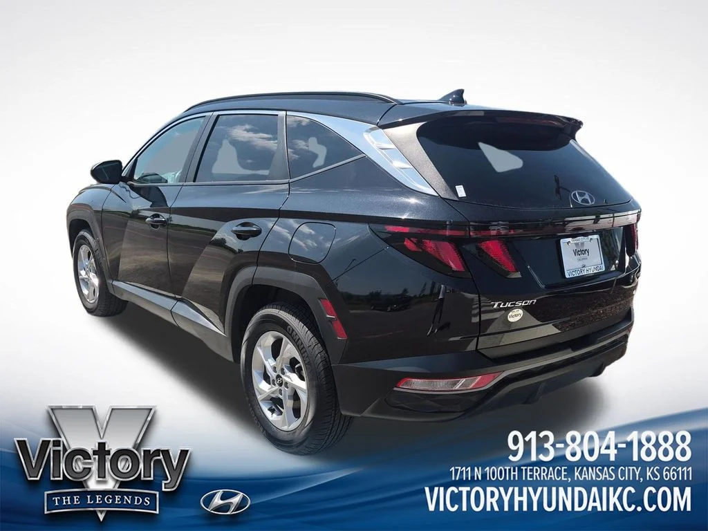 Used 2024 Black Hyundai SEL image 3