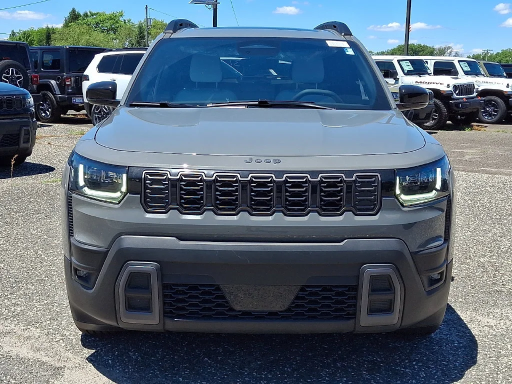New 2026 Sting-Gray Clear-Coat Exterior Paint Jeep Limited image 2