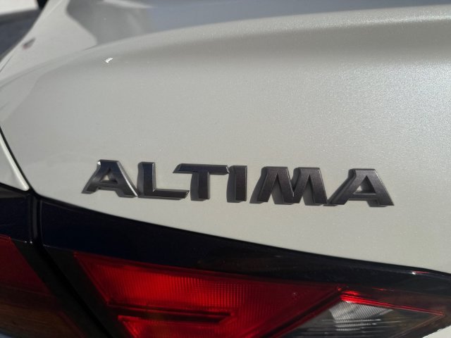 Used 2023 White Nissan 2.5 SL image 43