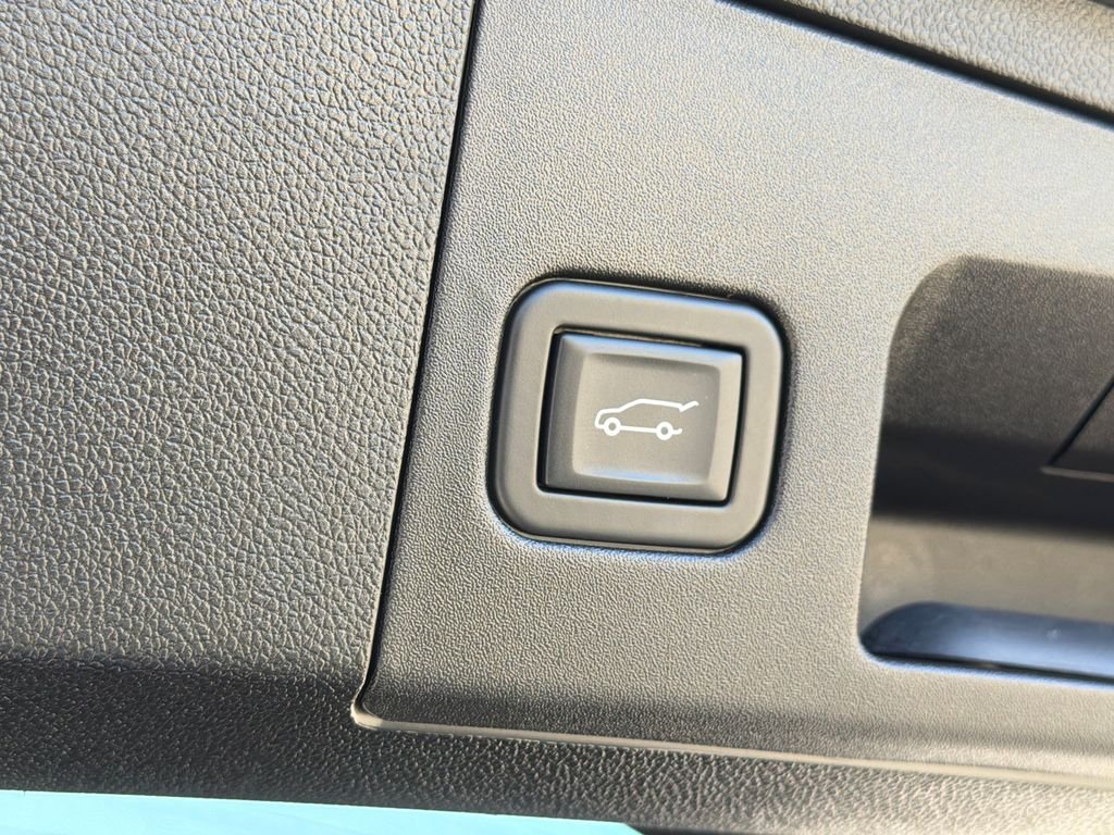 Used 2023 Silver Cadillac Sport image 9