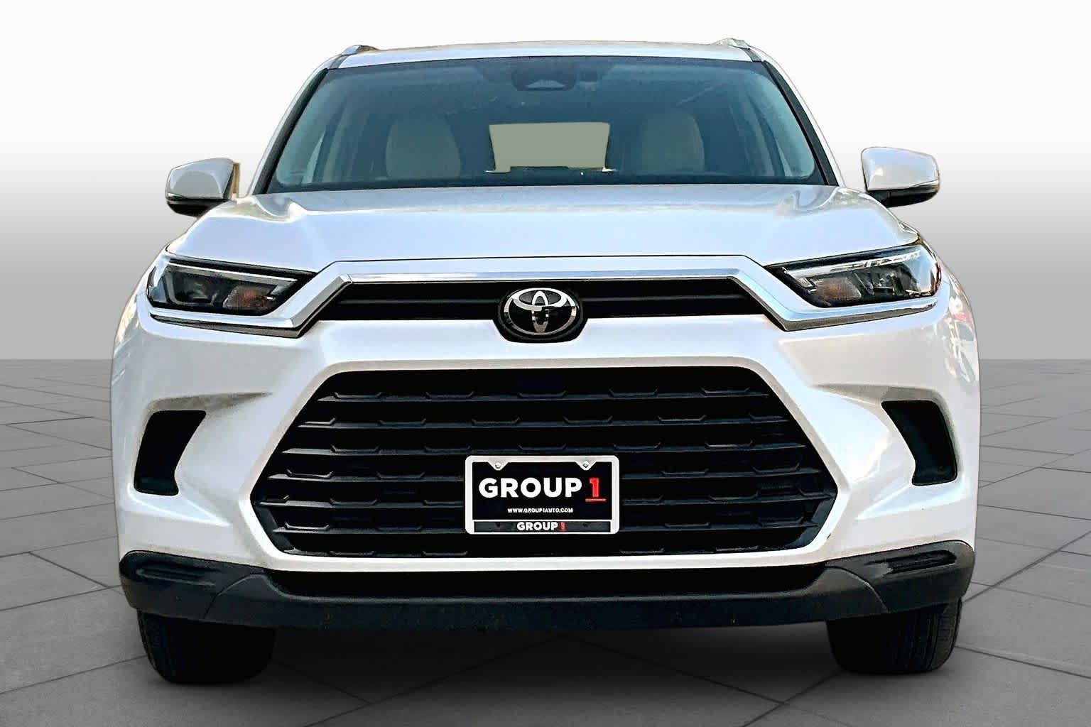 Used 2024 Wind Chill Pearl Toyota XLE image 4