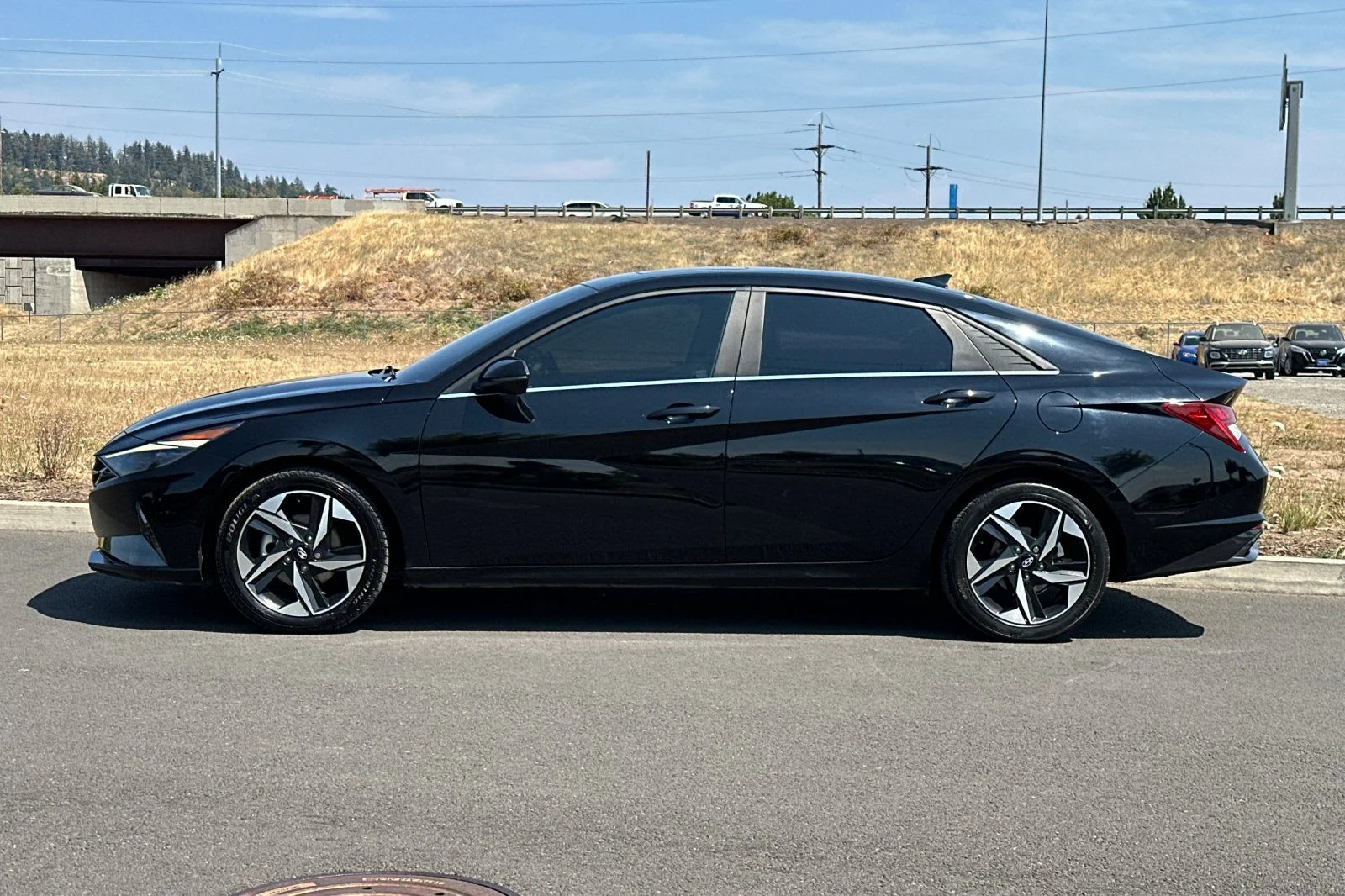Used 2022 Black Hyundai Limited image 6
