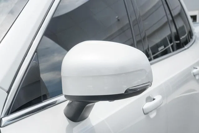 Used 2023 Crystal White Volvo Plus image 16